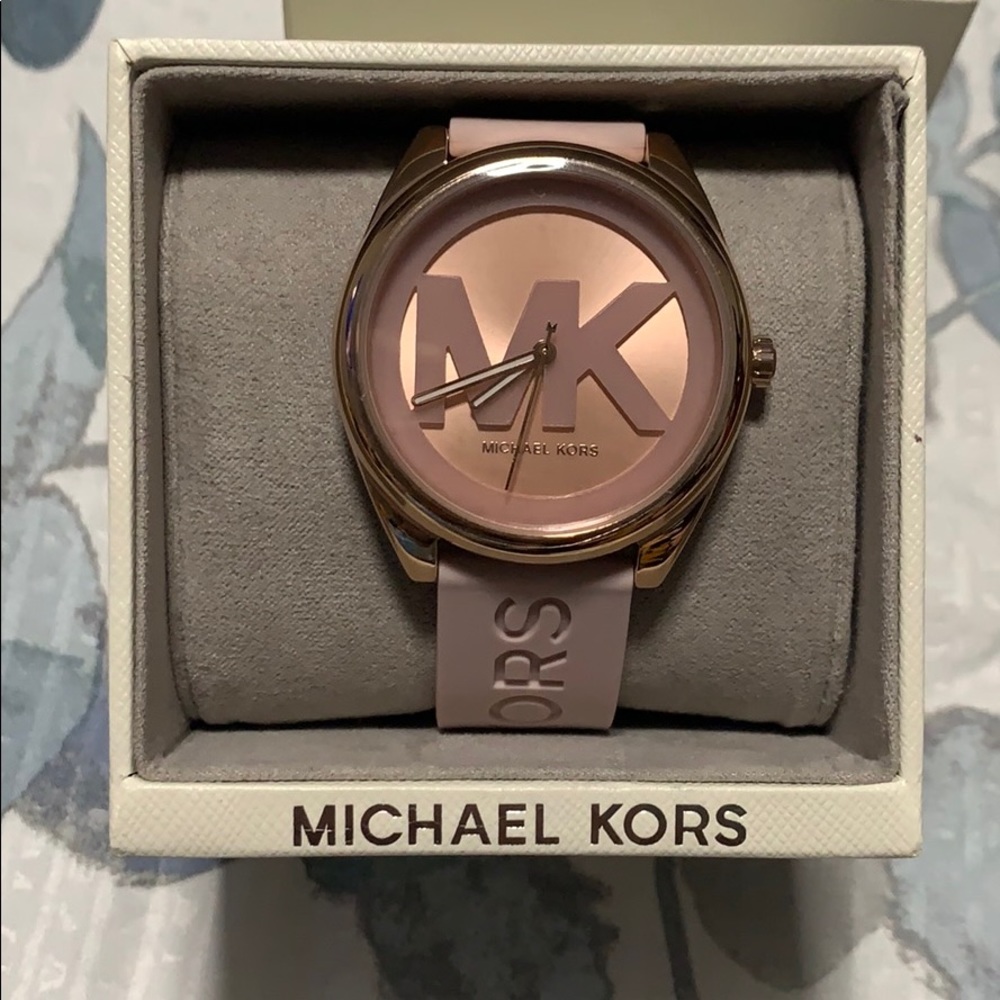 New!! Michael Kors Logo Watch